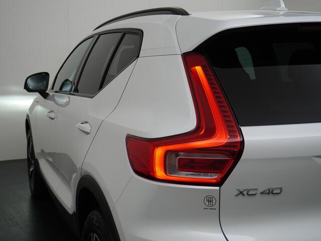 Volvo XC40 2.0 B4 Plus Dark NL Auto | 198 PK | Navigatie | Camera |