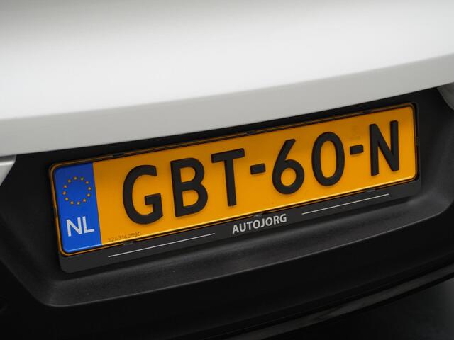 Volvo XC40 2.0 B4 Plus Dark NL Auto | 198 PK | Navigatie | Camera |