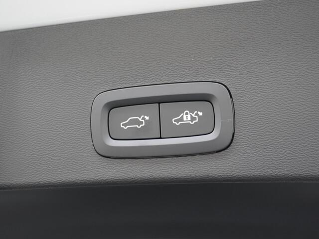 Volvo XC40 2.0 B4 Plus Dark NL Auto | 198 PK | Navigatie | Camera |