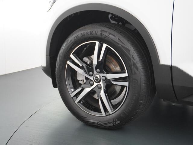 Volvo XC40 2.0 B4 Plus Dark NL Auto | 198 PK | Navigatie | Camera |