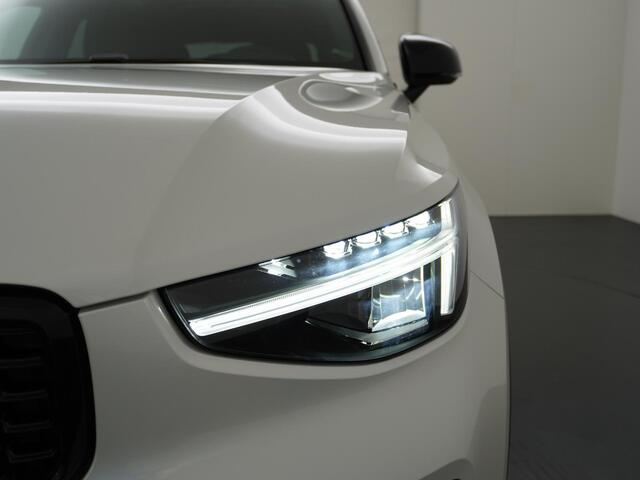 Volvo XC40 2.0 B4 Plus Dark NL Auto | 198 PK | Navigatie | Camera |