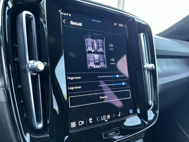 Volvo XC40 Single Motor Extended Range Plus 82 kWh Parkeer camera, Verwarmde stoelen + Stuur, Microtech Nubuck interieur, Extra getint glas,