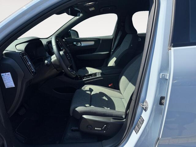 Volvo XC40 2.0 B4 Plus Dark | Trekhaak | Stoelverwarming | Keyless Entry | Adaptive Cruise Control |