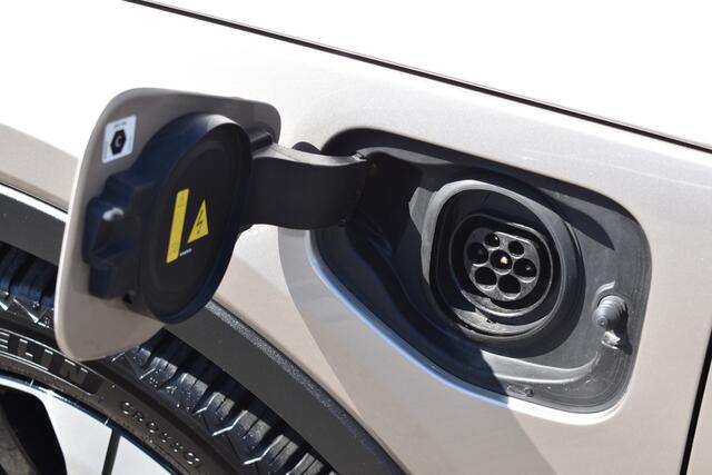 Volvo XC40 T5 262 PK Plug-in hybrid Ultimate Bright | Leder | Panodak | ACC | 360 camera | Stoelverwarming | H&K