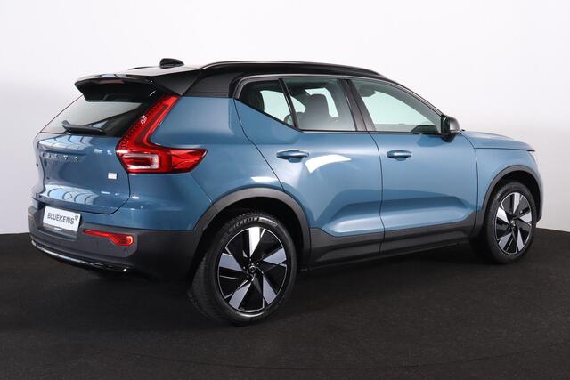 Volvo XC40 Extended Range Plus 82 kWh - IntelliSafe Assist & Surround - Parkeercamera achter - Verwarmde voorstoelen & stuur - Parkeersensoren voor & achter - Draadloze tel. lader - Warmtepomp - Elektr. inklapbare trekhaak - 19' LMV