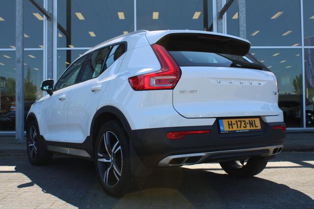 Volvo XC40 1.5 T5 Twin Engine Momentum Pro | Trekhaak | Adapt. Cruise | Verw. Voorstoelen | H&K Audio