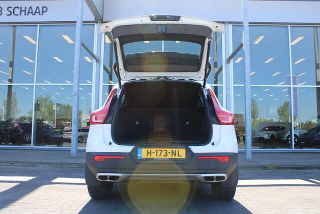 Volvo XC40 1.5 T5 Twin Engine Momentum Pro | Trekhaak | Adapt. Cruise | Verw. Voorstoelen | H&K Audio