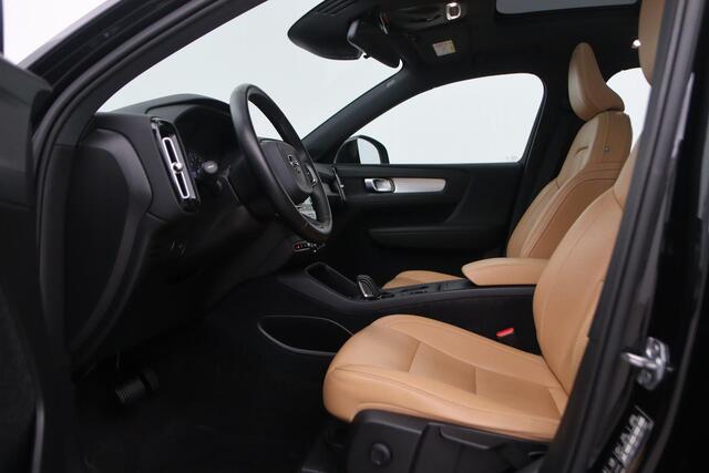 Volvo XC40 T4 AWD Momentum | Panoramadak | Leder | Trekhaak | 19 Inch | Getint Glas