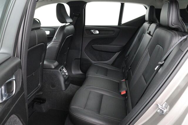 Volvo XC40 1.5 T4 Recharge Inscription Expression | Panoramadak | Leder | Trekhaak | Stoel & stuurverwarming | Carplay | Full LED | Navigatie | Camera | Climate control
