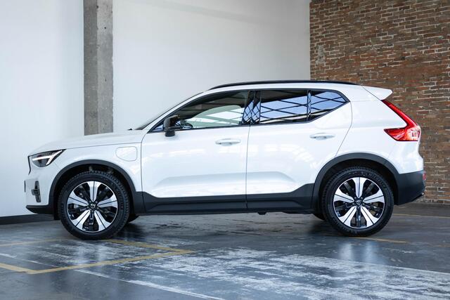 Volvo XC40 T5 Recharge Inscription | Panorama dak | Verwarmbare voorstoelen | Volvo on Call | Stoelverwarming | Parkeersensoren voor + achter | Parkeercamera | Parkeerverwarming | Harman Kardon Premium audio | 360° Parkeercamera |