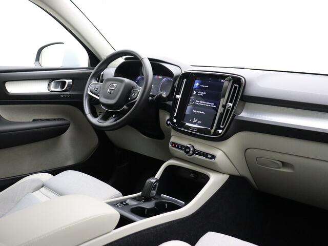 Volvo XC40 T4 190pk Momentum / Trekhaak / Elektr. verstelbare voorstoelen / BLIS / Camera achter /