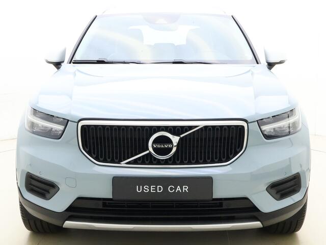 Volvo XC40 T4 190pk Momentum / Trekhaak / Elektr. verstelbare voorstoelen / BLIS / Camera achter /