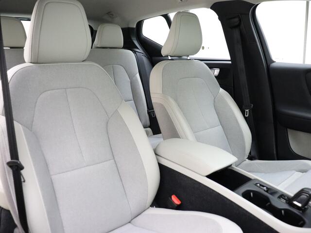 Volvo XC40 T4 190pk Momentum / Trekhaak / Elektr. verstelbare voorstoelen / BLIS / Camera achter /