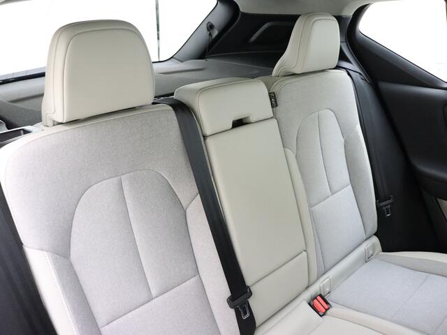 Volvo XC40 T4 190pk Momentum / Trekhaak / Elektr. verstelbare voorstoelen / BLIS / Camera achter /