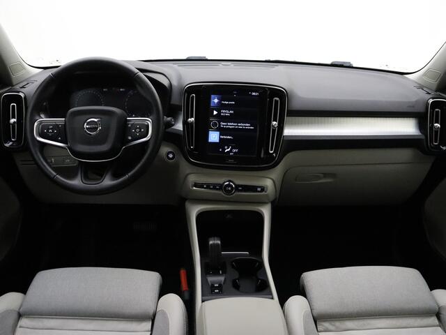Volvo XC40 T4 190pk Momentum / Trekhaak / Elektr. verstelbare voorstoelen / BLIS / Camera achter /