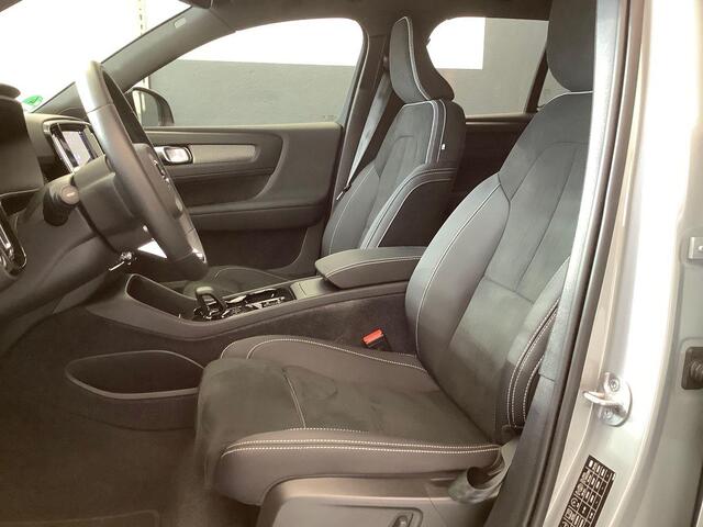 Volvo XC40 2.0 B3 Plus Dark | Harman/Kardon | Memory | Zitting verlengers | parkeersensoren vóór en achter | Google auto | Full LED | verwarmde voorstoelen en stuurwiel |