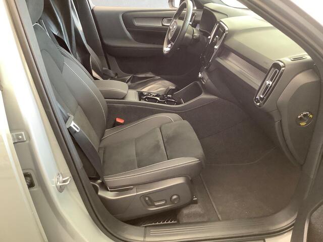 Volvo XC40 2.0 B3 Plus Dark | Harman/Kardon | Memory | Zitting verlengers | parkeersensoren vóór en achter | Google auto | Full LED | verwarmde voorstoelen en stuurwiel |