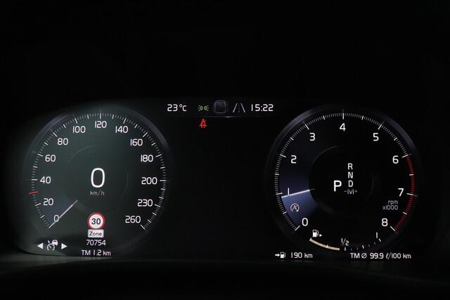 Volvo XC40 1.5 T3 R-Design | Trekhaak | Elektrisch bedienbare achterklep | Achteruitrijcamera |