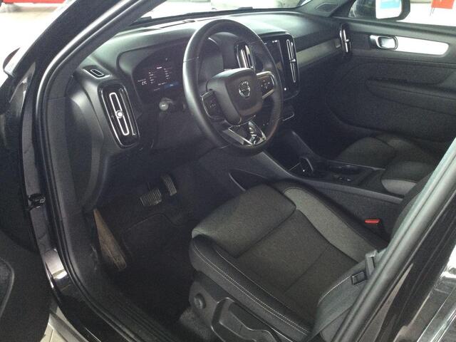 Volvo XC40 2.0 B4 Core | Blis | Adaptieve Cruise controle | Zitting verlengers | Standkachel | Stuur + Stoel verwarming |