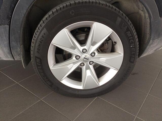 Volvo XC40 2.0 B4 Core | Blis | Adaptieve Cruise controle | Zitting verlengers | Standkachel | Stuur + Stoel verwarming |