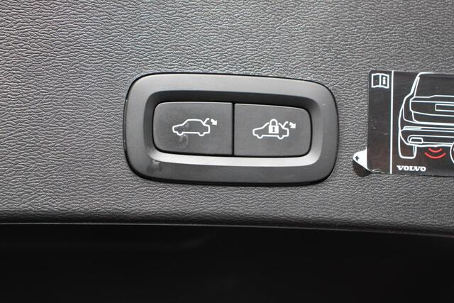 Volvo XC40 1.5 T4 211pk Automaat PHEV Recharge Inscription Navigatie Apple Carplay/Android Auto Parkeersensoren Adaptive Cruise Control Elektrische achterklep Stoelverwarming Wegklapbare trekhaak LED-koplampen
