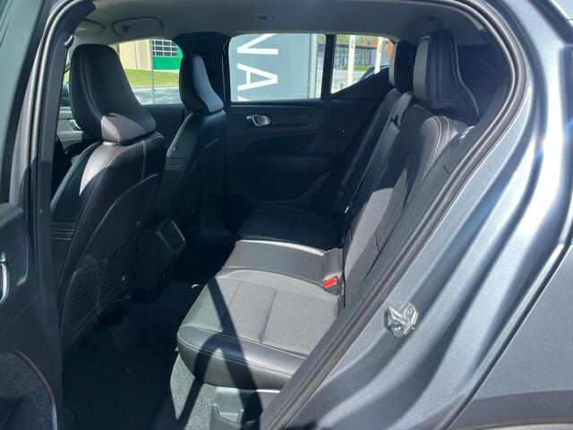 Volvo XC40 T4 Momentum | Rijklaarprijs | Trekhaak | Adaptive Cruise | BLIS |