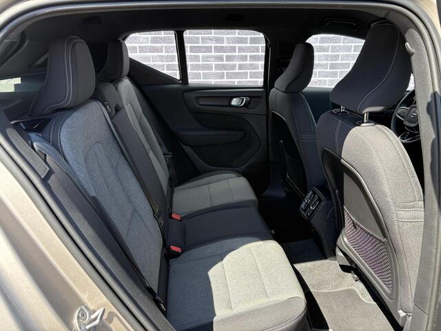 Volvo XC40 2.0 B4 Plus Dark FULL LED | Trekhaak | Camera | Harman/Kardon | Keyless Entry/start | elektrisch verstelbare voorstoelen | Google | Blis | Adaptieve cruise Control |