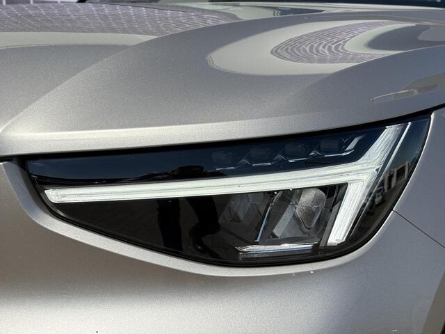 Volvo XC40 2.0 B4 Plus Dark FULL LED | Trekhaak | Camera | Harman/Kardon | Keyless Entry/start | elektrisch verstelbare voorstoelen | Google | Blis | Adaptieve cruise Control |