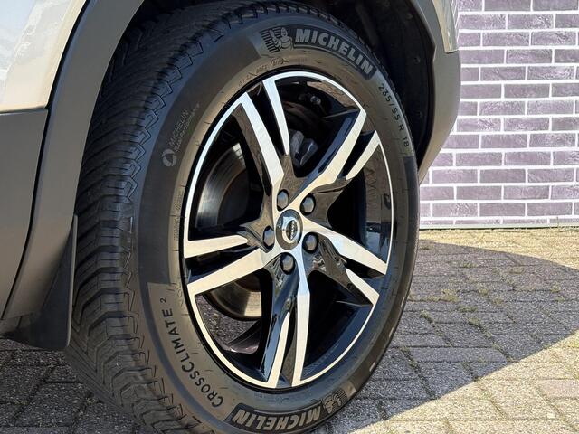 Volvo XC40 2.0 B4 Plus Dark FULL LED | Trekhaak | Camera | Harman/Kardon | Keyless Entry/start | elektrisch verstelbare voorstoelen | Google | Blis | Adaptieve cruise Control |