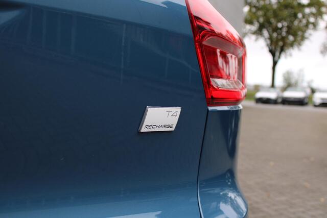 Volvo XC40 T4 Plug-in Hybrid AUT7 211PK Ultimate Bright | Panoramisch Schuif-/Kanteldak | Power Seats Met Geheugenfunctie | Grootlicht Assistent | DAB+ | Getint Glas Achter | Adaptieve Cruise Control Met Pilot Assist | Harman/Kardon Premium Geluidssysteem | 360° Par