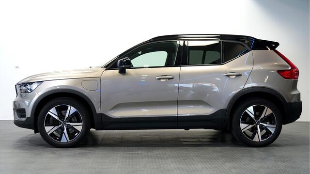 Volvo XC40 1.5 T4 155kW/211pk DCT7 Recharge R-Design PANORAMADAK + LEER/ALCANTARA + EL.STOEL MET MEMORY + STOEL-&STUURVERWARMING + ADAPT.CRUISE + LANE ASSIST + NAVI SENSUS + CARPLAY/ANDROID AUTO + KEYLESS ENTRY&GO + CAMERA + PARKSENSOREN V&A + 19" LM-VELGEN!!