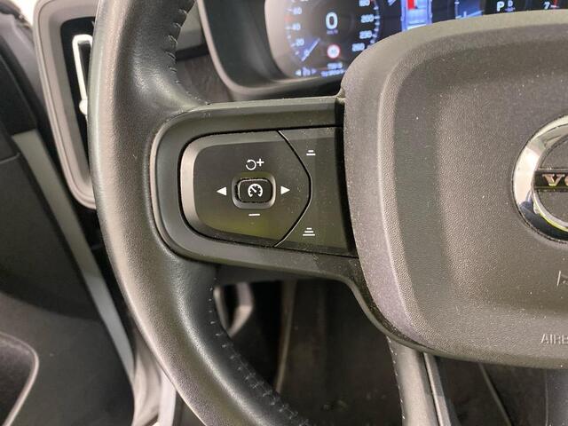 Volvo XC40 1.5 T2 Momentum Core | Trekhaak | Navigatie | Achteruitrijcamera | Cruise Control | Parkeersensoren voor en achter | Apple Carpl./Android Auto | LED verlichting