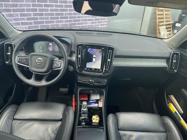 Volvo XC40 1.5 T2 Inscription | Trekhaak | Panorama dak | Harman & Kardon | 360° Camera | Adaptieve cruise control | Dode hoek detectie | Stoel/stuur verwarming | Memory seats |