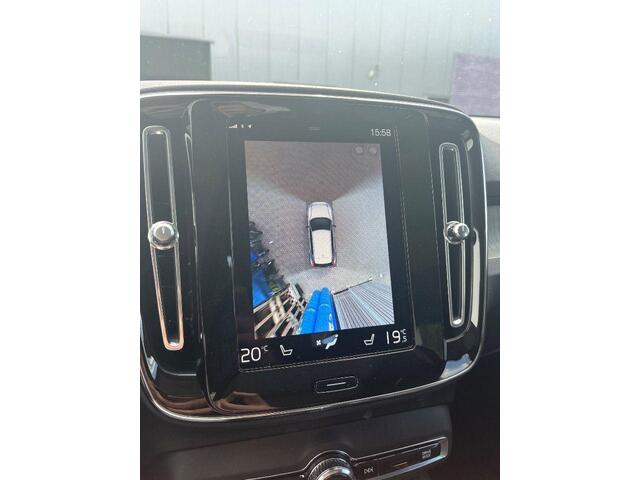 Volvo XC40 1.5 T2 Inscription | Trekhaak | Panorama dak | Harman & Kardon | 360° Camera | Adaptieve cruise control | Dode hoek detectie | Stoel/stuur verwarming | Memory seats |
