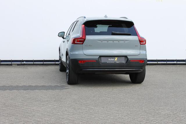 Volvo XC40 B3 177PK Plus Dark Google infotainment / Draadloos telefoon opladen / Elektrisch bedienbare bestuurdersstoel met geheugen / Adaptieve Cruise Control