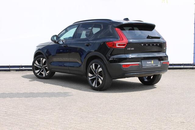 Volvo XC40 B3 177PK Automaat Plus Dark Google infotainment / Draadloos telefoon opladen / Elektrisch bedienbare bestuurdersstoel met geheugen / Adaptieve Cruise Control / Panoramisch schuif-kanteldak