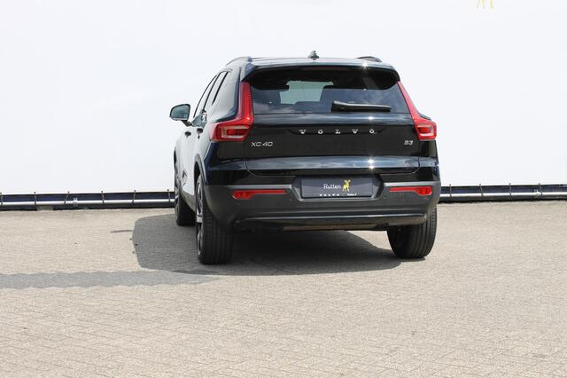 Volvo XC40 B3 177PK Automaat Plus Dark Google infotainment / Draadloos telefoon opladen / Elektrisch bedienbare bestuurdersstoel met geheugen / Adaptieve Cruise Control / Panoramisch schuif-kanteldak