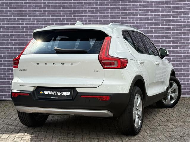 Volvo XC40 2.0 T4 Momentum Pro | Stoel verwarming | Parkeersensoren V+A | Camera | Keyless start | Volvo on Call | Elektrische Achterklep |