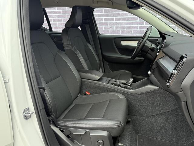 Volvo XC40 2.0 T4 Momentum Pro | Stoel verwarming | Parkeersensoren V+A | Camera | Keyless start | Volvo on Call | Elektrische Achterklep |