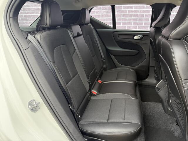 Volvo XC40 2.0 T4 Momentum Pro | Stoel verwarming | Parkeersensoren V+A | Camera | Keyless start | Volvo on Call | Elektrische Achterklep |