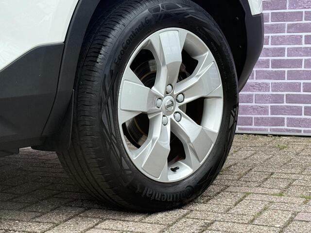 Volvo XC40 2.0 T4 Momentum Pro | Stoel verwarming | Parkeersensoren V+A | Camera | Keyless start | Volvo on Call | Elektrische Achterklep |