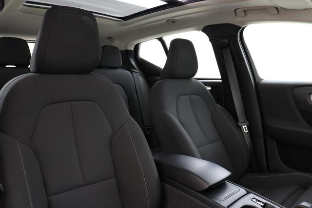 Volvo XC40 T2 AUT. MOMENTUM BUSINESS -PANO.DAK|360°CAM|TREKHAAK|CLIMATE|18"|KEYLESS