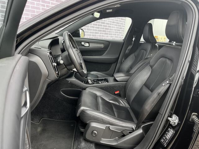 Volvo XC40 2.0 T4 R-Design | Trekhaak | Parkeer camera | Stoelverwarming | Leer | Elektrische achterklep | Parkeer sensoren voor en achter |