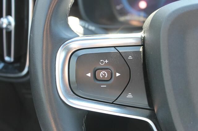 Volvo XC40 Recharge 231PK Automaat 70 kWh Google infotainment / Verwarmbare stoelen / Verwarmbaar stuurwiel / Privacy Glass / Cruise control