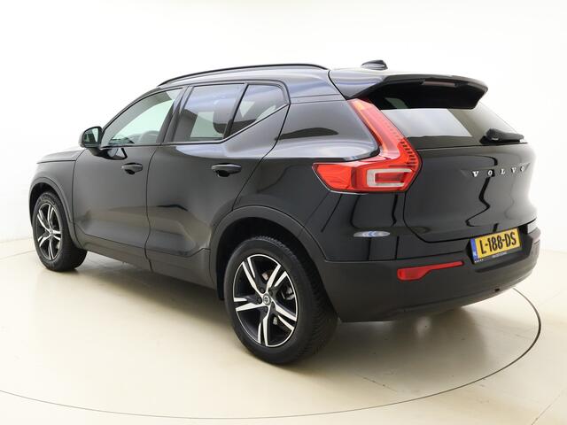 Volvo XC40 B4 AWD 211pk R-Design / Nubuck / Camera achter / Trekhaak / BLIS / ACC / Elektr. Achterklep / Alarm klasse 3 / Lane Keeping Aid / Verw. Voorruit /