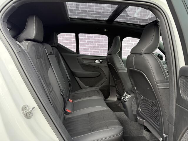 Volvo XC40 Recharge Twin Ultimate 82 kWh | 1800KG trekgewicht | 408PK | Trekhaak | Panorama Schuifdak | 360° Camera | Nubuck | Standkachel | Harman/Kardon | VOL