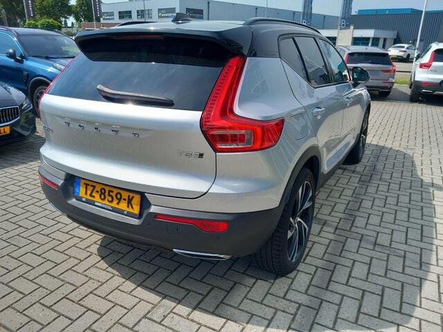 Volvo XC40 2.0 T5 AWD R-Design Intro Edition | Harman Kardon | Keyless | Navigatie | Elek. Stoelen | Stoel- + Stuurverwarming | Schuif-/Kanteldak