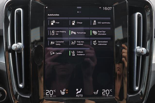 Volvo XC40 T4 Recharge Inscription Expression - IntelliSafe Assist & Surround - Panorama/schuifdak - 360º Camera - Verwarmde voorstoelen & stuurverwarming - Extra getint glas