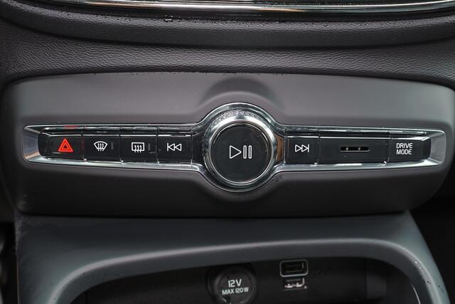 Volvo XC40 T4 Recharge Inscription Expression - IntelliSafe Assist & Surround - Panorama/schuifdak - 360º Camera - Verwarmde voorstoelen & stuurverwarming - Extra getint glas