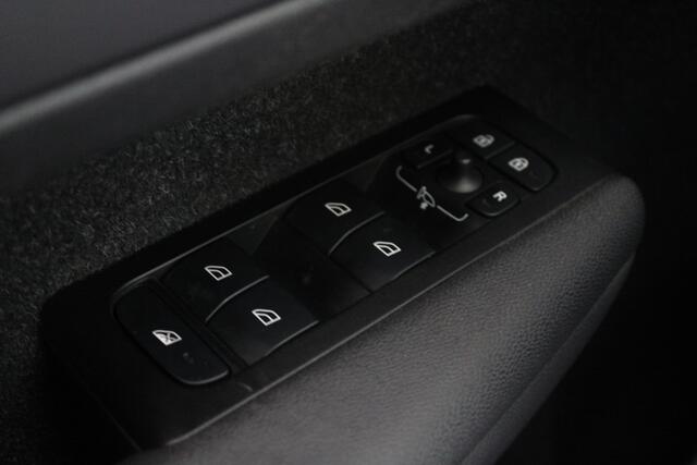 Volvo XC40 1.5 T5 Recharge R-Design Expression 262pk - Trekhaak wegklapbaar - Camera - PDC - Stoel/Stuurverwarming - Voorruit verwarming - Rijklaar